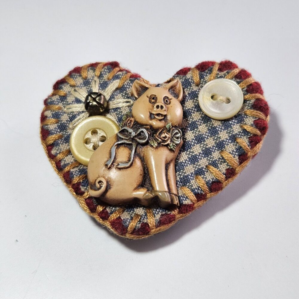 **Last Chance!!Final Sale** Vintage Handmade Quilted Heart Brooch A Pig A Button - Picture 9 of 9